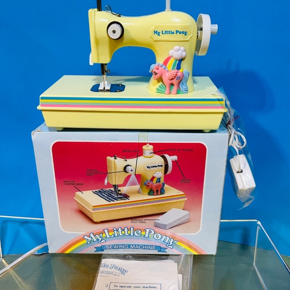 MY LITTLE PONY G1 VTG 1984 FIREFLY SEWING MACHINE & FOOT PETAL LIGHTS UP & RUNS - Picture 3 of 13